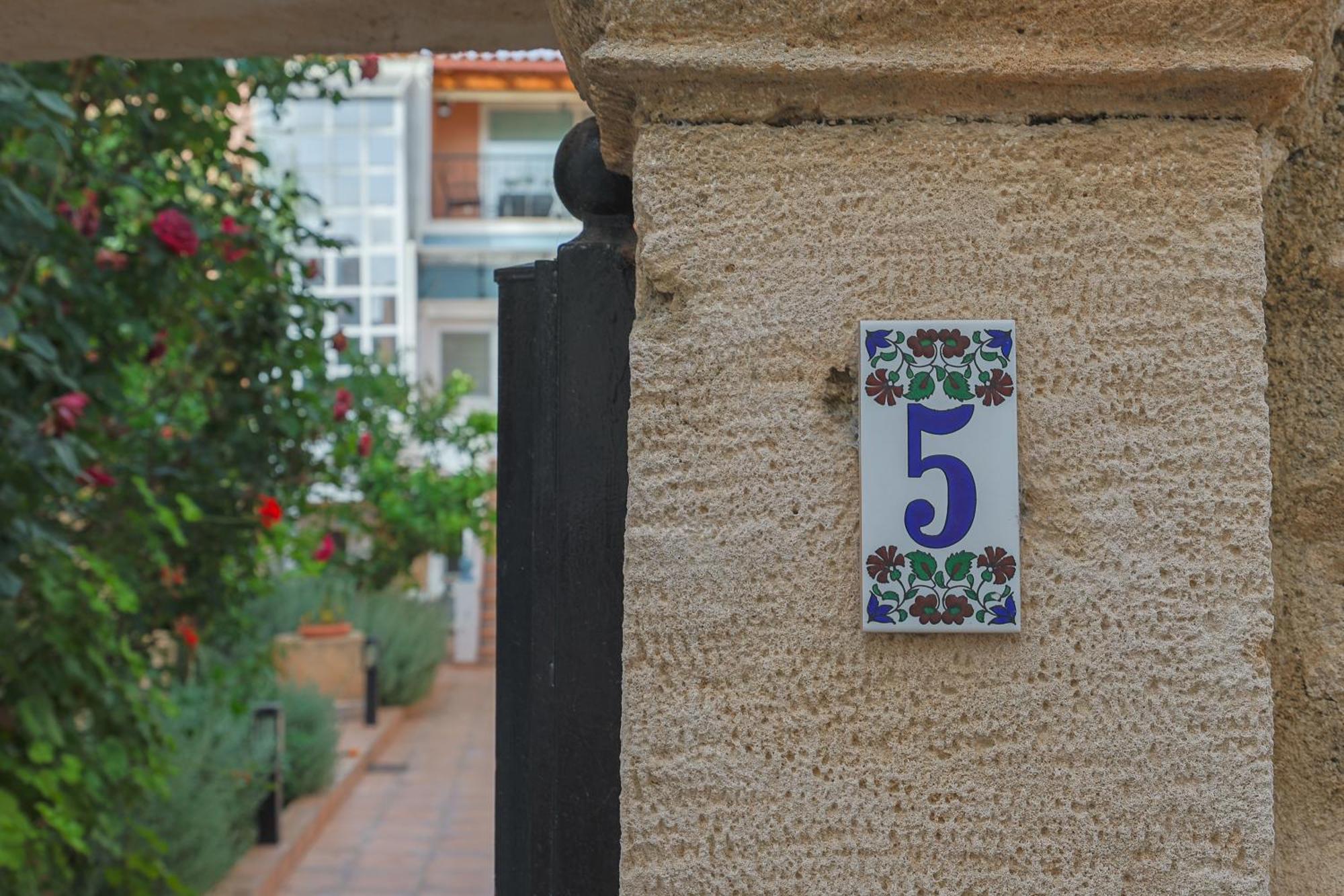 Stenaki - Apartments In Aegina Town Exteriör bild