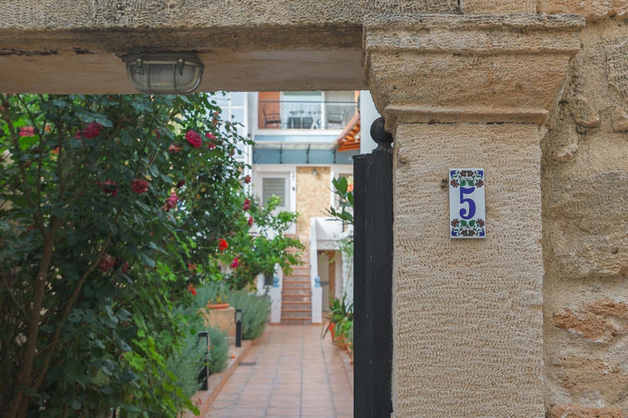 Stenaki - Apartments In Aegina Town Exteriör bild